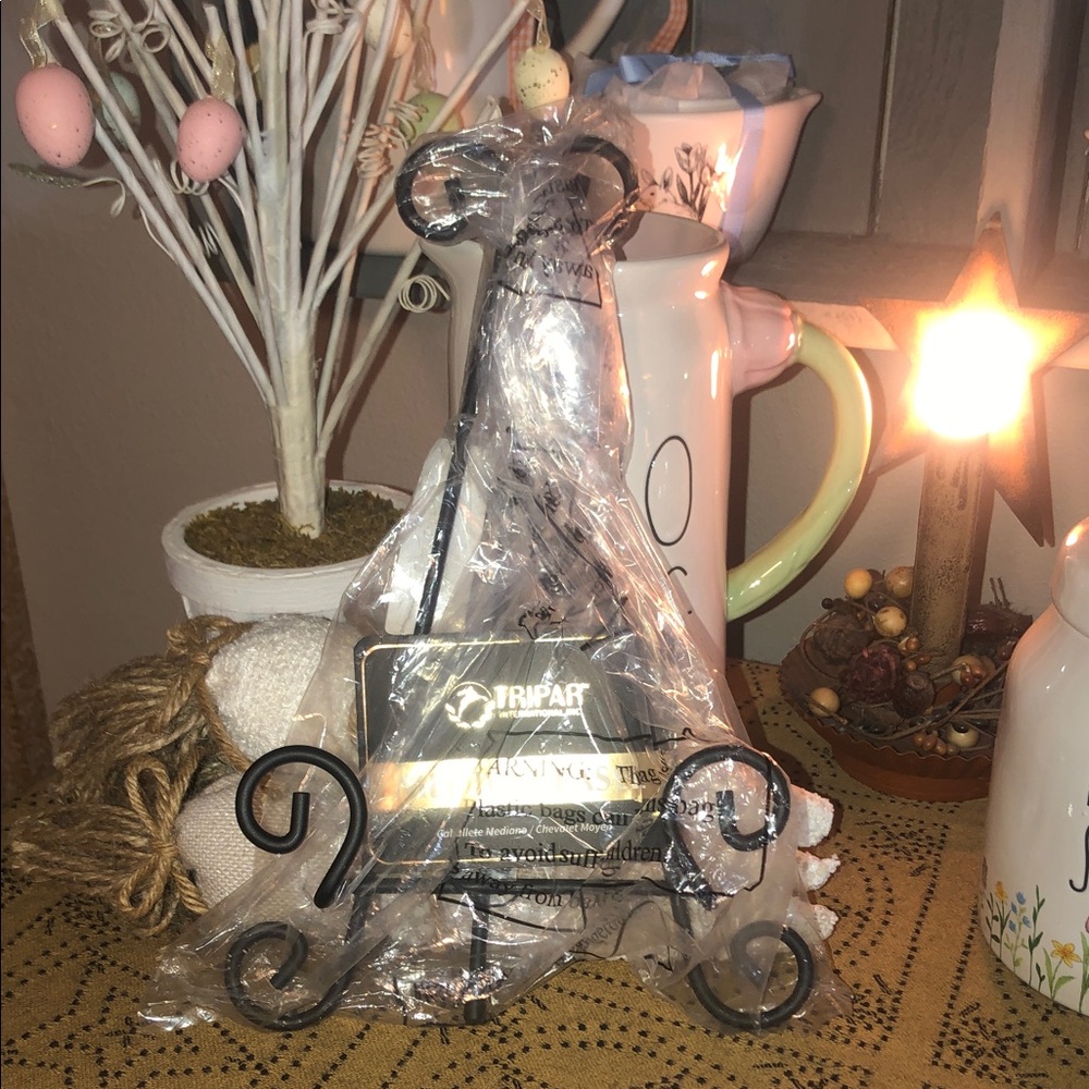 Tripar International Medium 11” Black Metal Display Easel (55811) - Picture 2 of 9